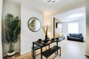 Serene Stays - Free Parking - Free WiFi - Great Location